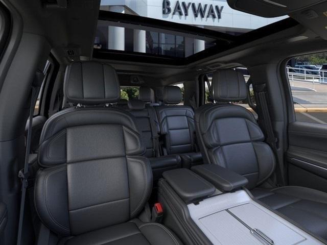 new 2025 Lincoln Navigator car, priced at $94,641