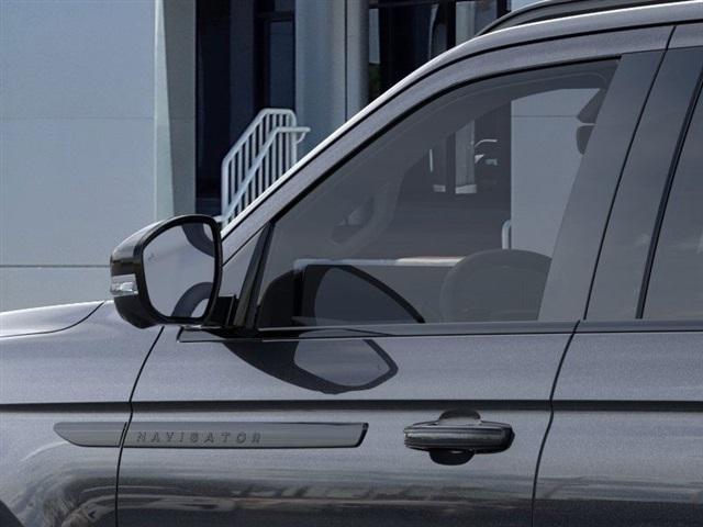 new 2025 Lincoln Navigator car, priced at $96,687