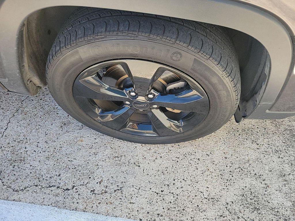 used 2020 Jeep Cherokee car, priced at $18,251