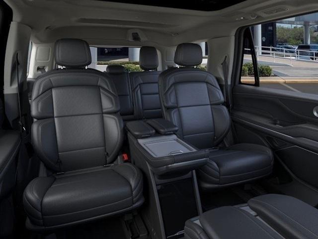 new 2025 Lincoln Navigator car, priced at $95,292