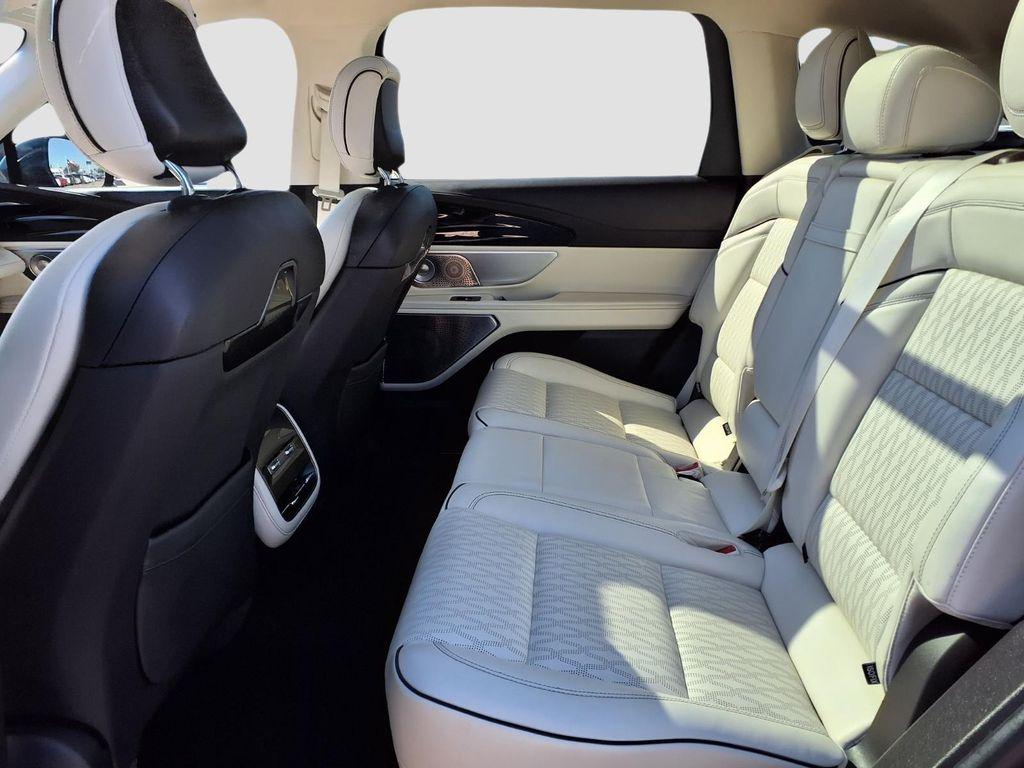 used 2024 Lincoln Nautilus car, priced at $55,052