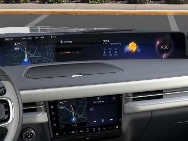 new 2025 Lincoln Navigator car, priced at $93,078