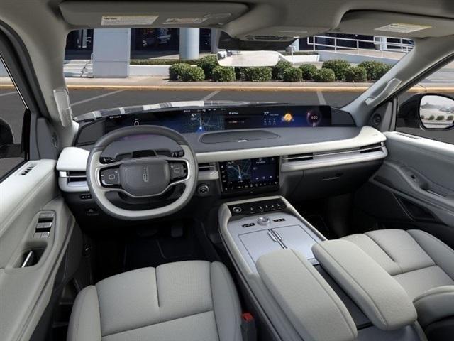 new 2025 Lincoln Navigator car, priced at $93,078