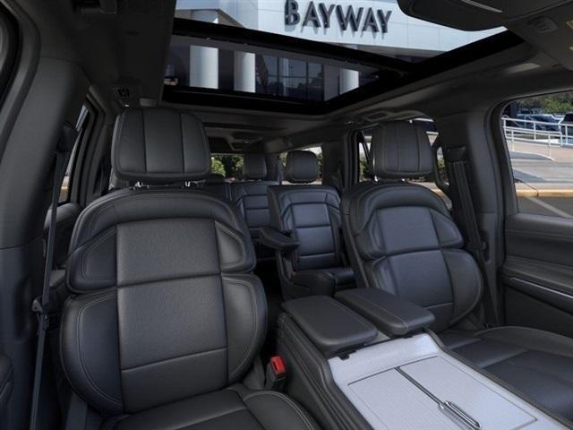 new 2025 Lincoln Navigator car, priced at $98,770