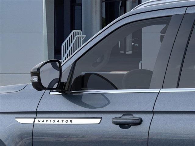 new 2025 Lincoln Navigator car, priced at $92,734