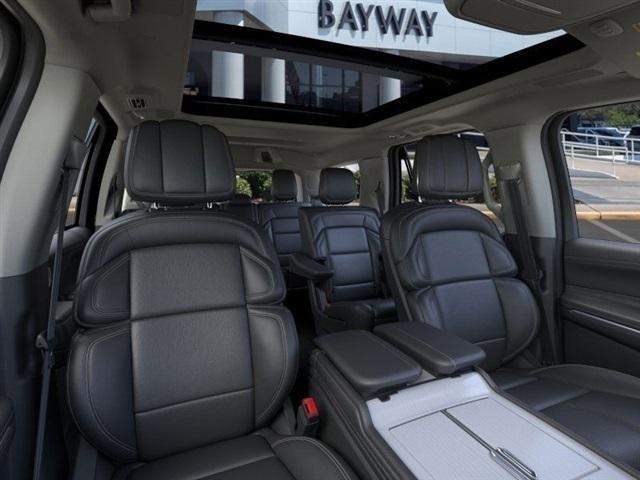 new 2025 Lincoln Navigator car, priced at $92,734
