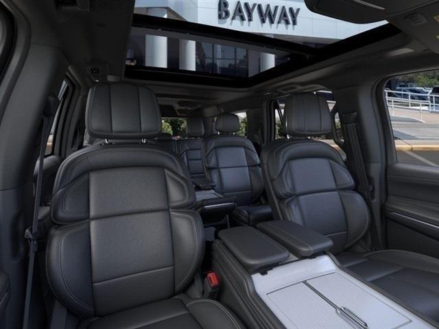 new 2025 Lincoln Navigator car, priced at $101,693