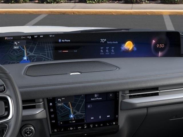 new 2025 Lincoln Navigator car, priced at $96,915