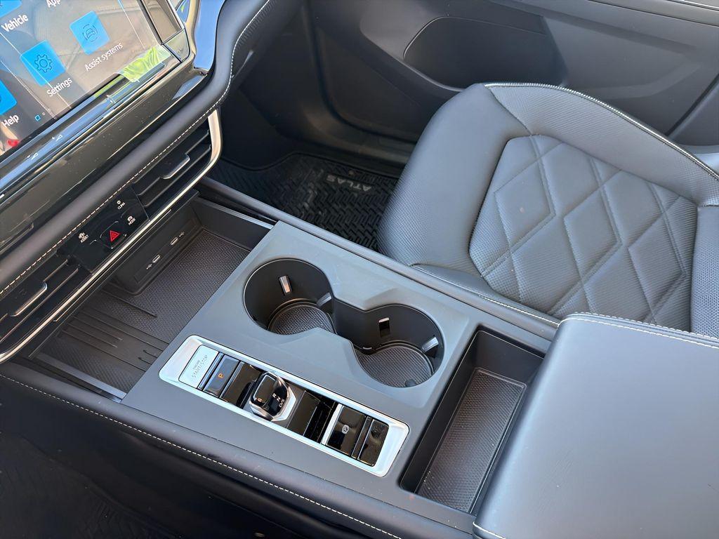 new 2025 Volkswagen Atlas car, priced at $38,701