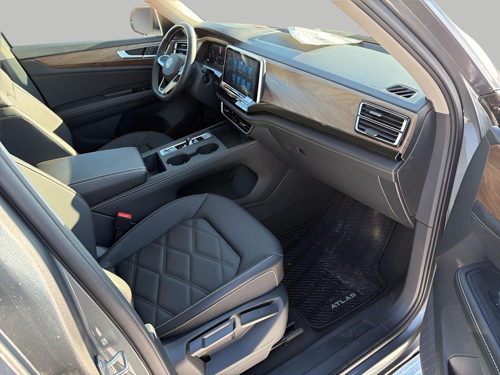new 2025 Volkswagen Atlas car, priced at $38,701
