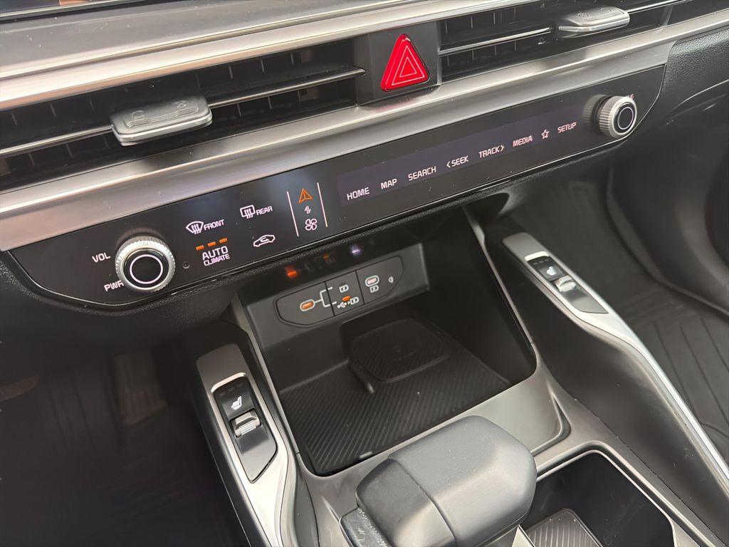 used 2025 Kia Sorento car, priced at $31,089