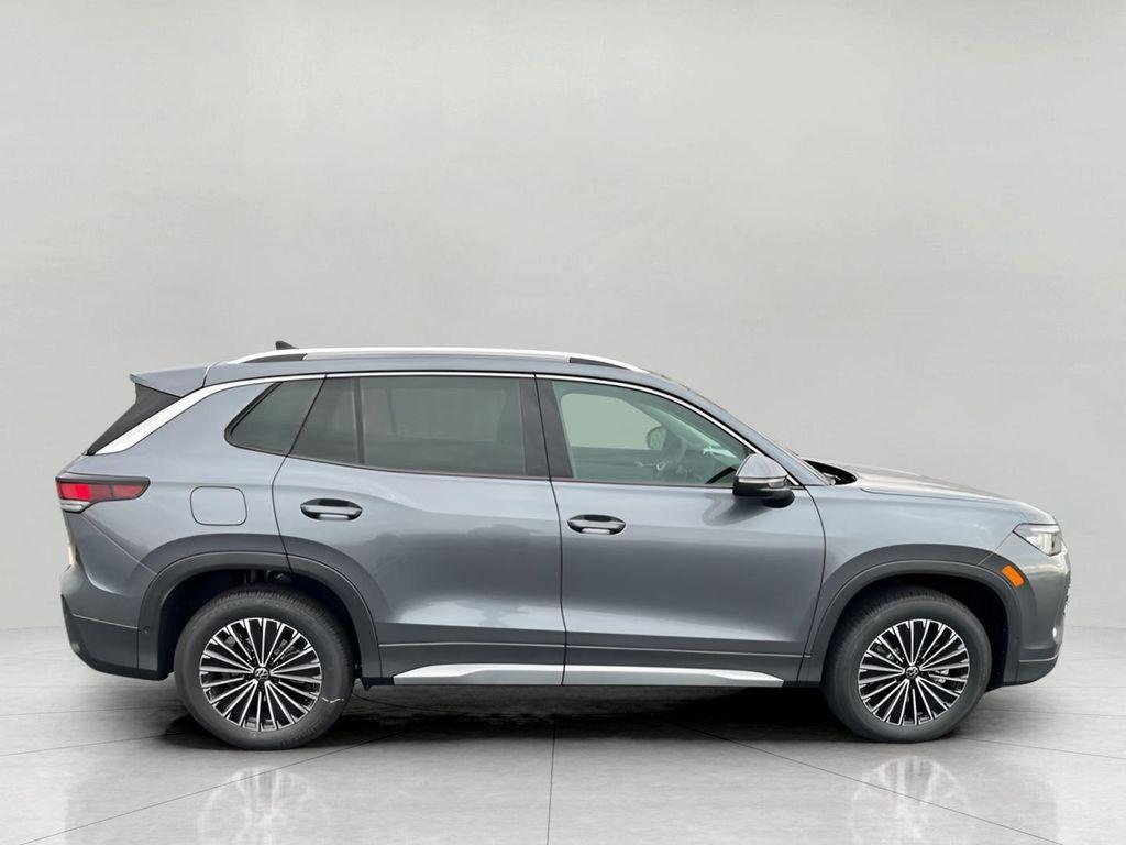 new 2025 Volkswagen Tiguan car, priced at $31,905