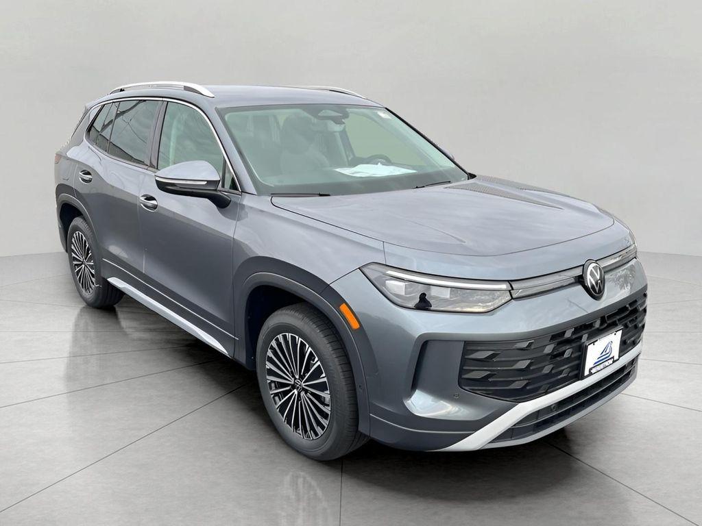 new 2025 Volkswagen Tiguan car, priced at $31,905