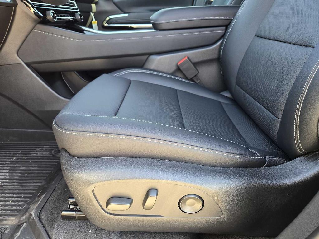 new 2026 Chevrolet Traverse car, priced at $48,040