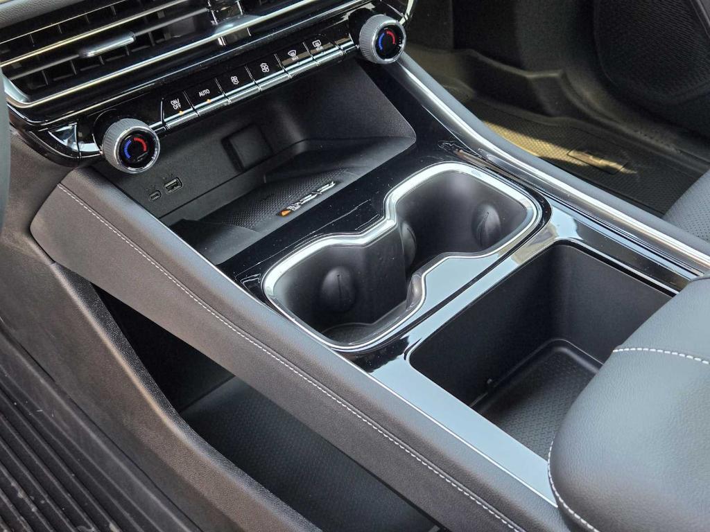 new 2026 Chevrolet Traverse car, priced at $48,040