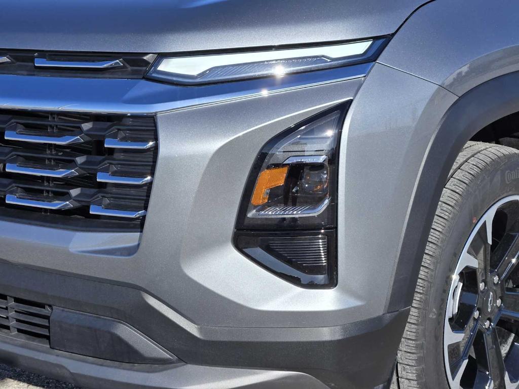 new 2026 Chevrolet Equinox car, priced at $33,685