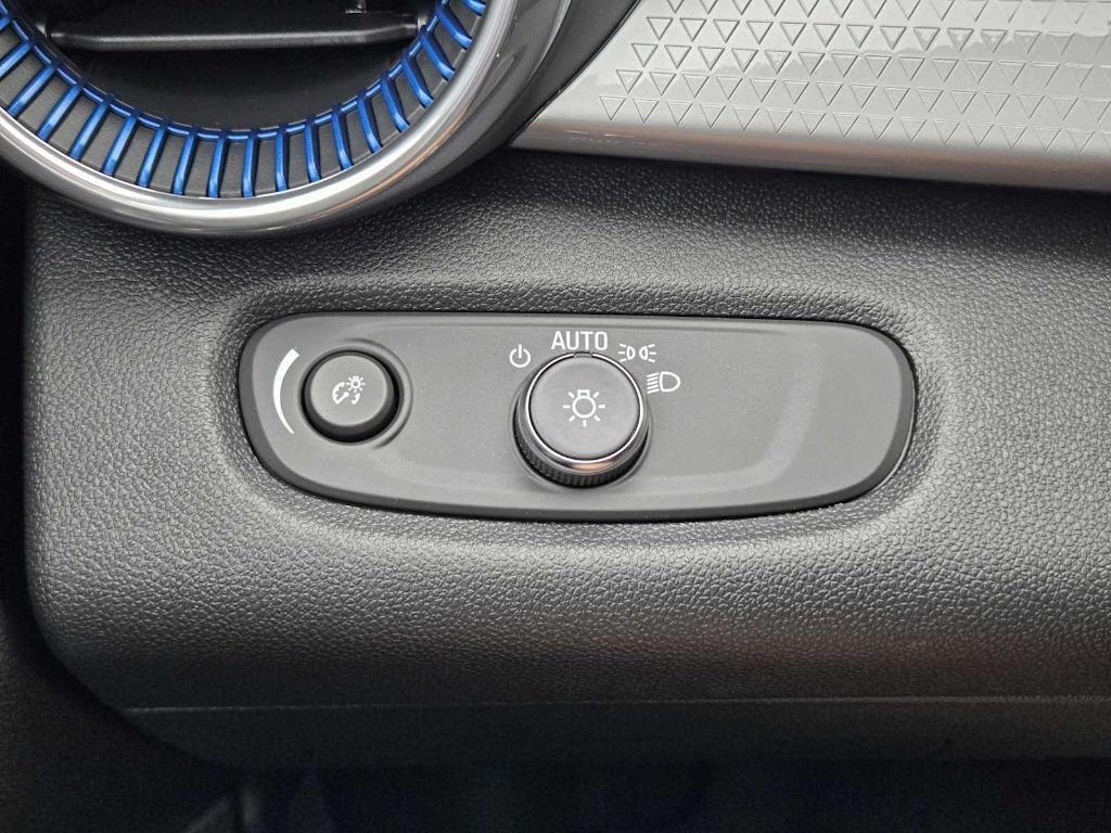 new 2025 Chevrolet Trax car, priced at $25,880