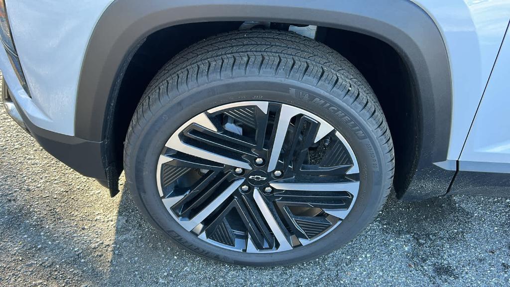 new 2026 Chevrolet Equinox car, priced at $41,595