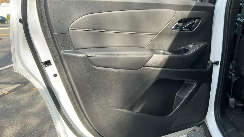 used 2023 Chevrolet Traverse car, priced at $31,990