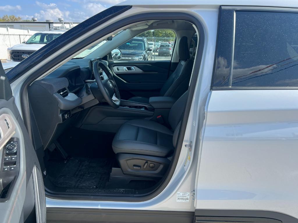 new 2026 Ford Explorer car, priced at $39,425