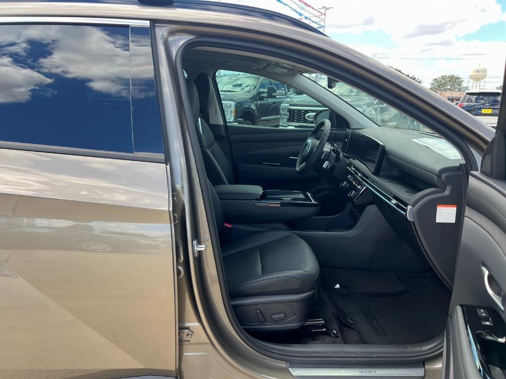 new 2025 Hyundai TUCSON Hybrid car, priced at $39,920