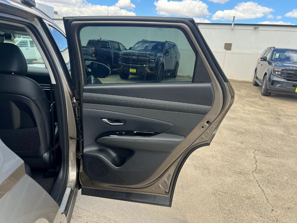 new 2025 Hyundai TUCSON Hybrid car, priced at $39,920