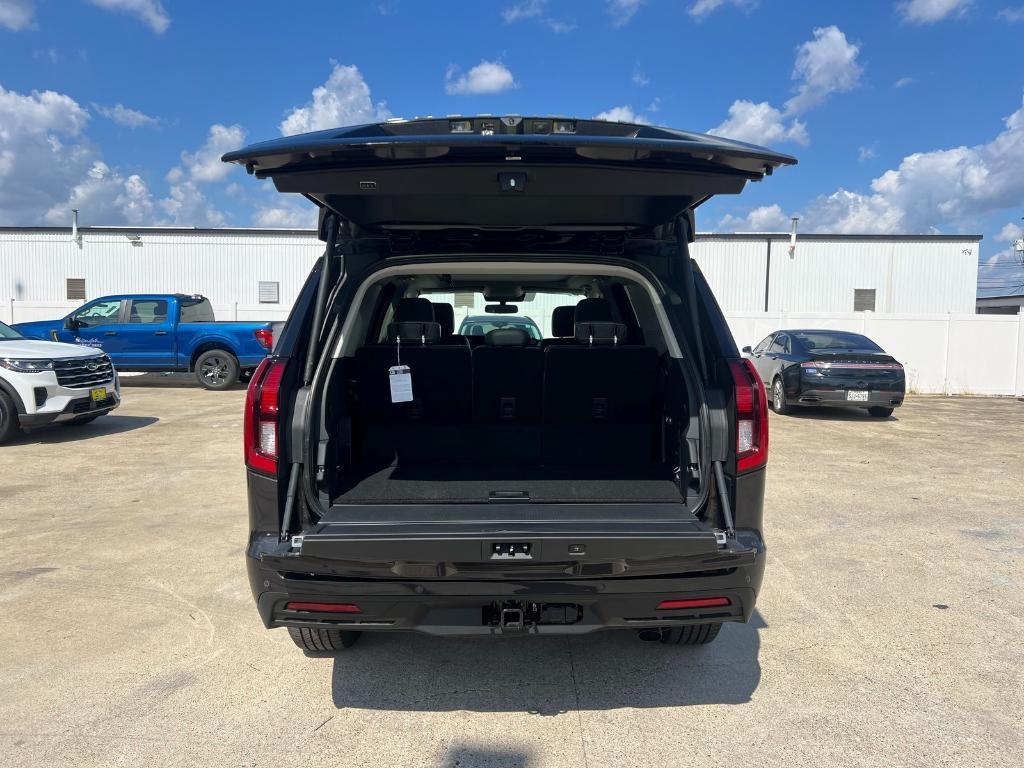 new 2025 Ford Expedition car, priced at $64,000