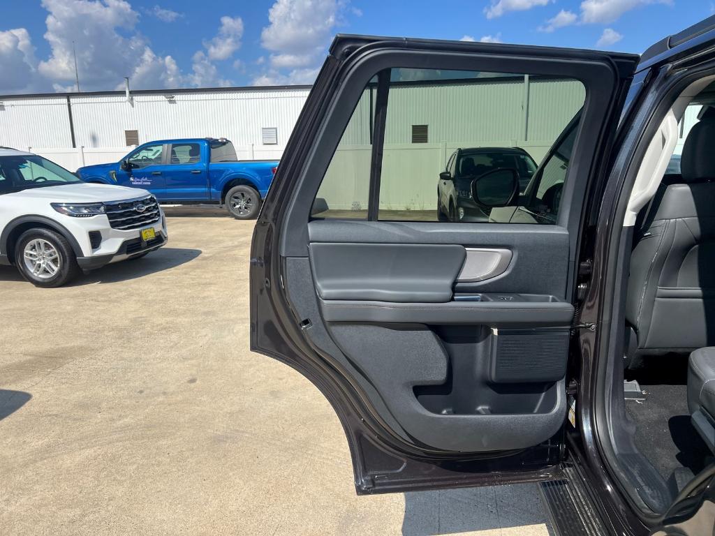 new 2025 Ford Expedition car, priced at $64,000