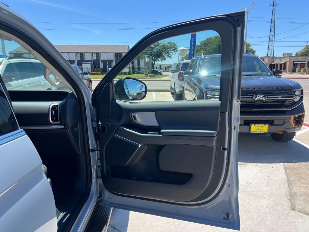 new 2026 Ford Expedition car, priced at $68,270