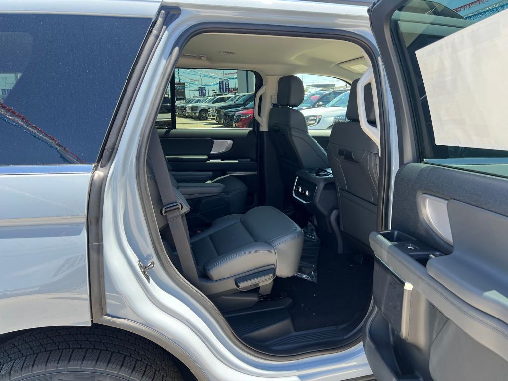 new 2026 Ford Expedition car, priced at $68,270