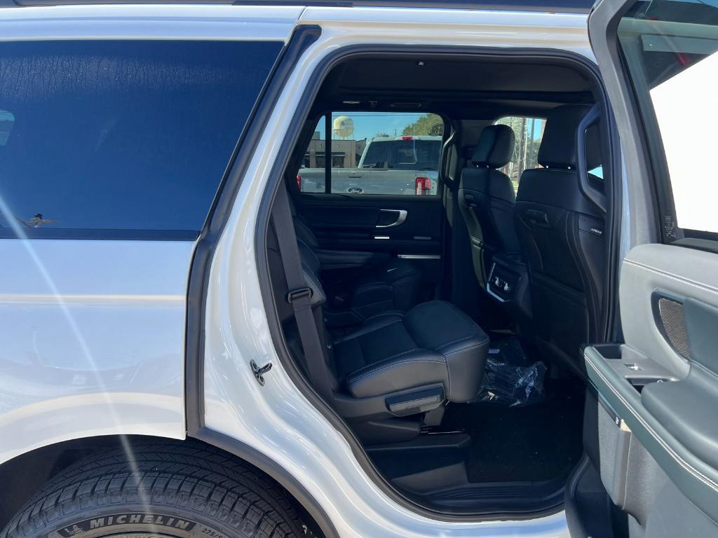 new 2025 Ford Expedition car, priced at $78,010