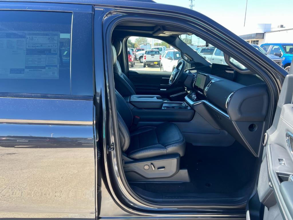 new 2025 Ford Expedition car, priced at $75,670