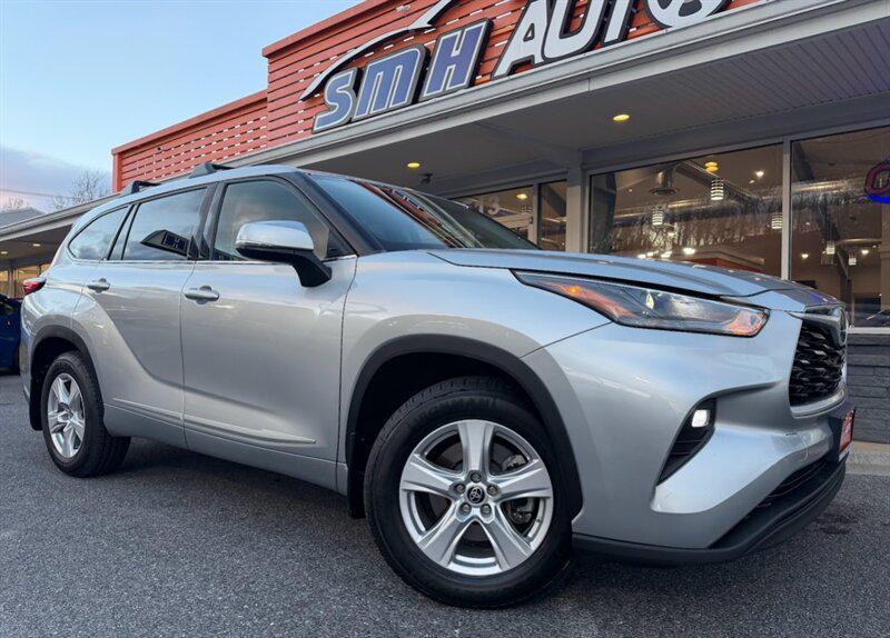used 2022 Toyota Highlander car, priced at $27,877