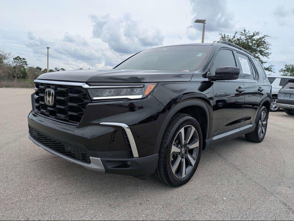 used 2025 Honda Pilot car, priced at $42,677