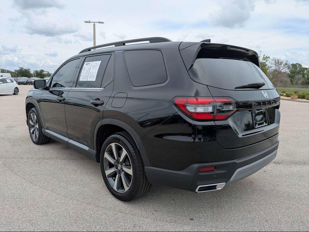 used 2025 Honda Pilot car, priced at $42,677