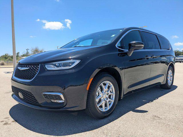 used 2025 Chrysler Pacifica car, priced at $27,457
