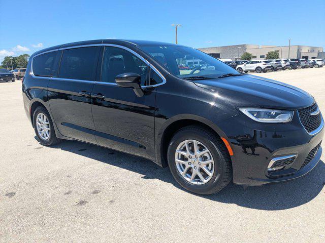 used 2025 Chrysler Pacifica car, priced at $27,457