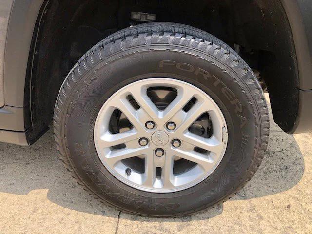 used 2022 Jeep Grand Cherokee car, priced at $29,900