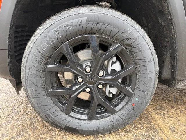 new 2026 Jeep Grand Cherokee car, priced at $45,696