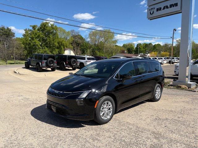 new 2027 Chrysler Pacifica car, priced at $42,871