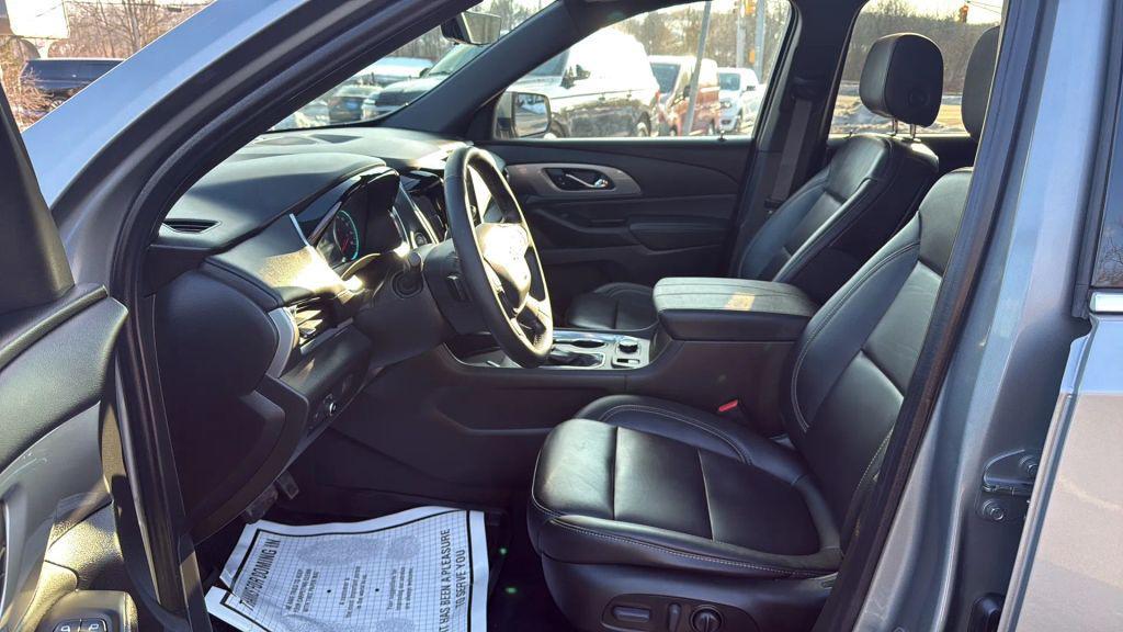 used 2023 Chevrolet Traverse car, priced at $26,990
