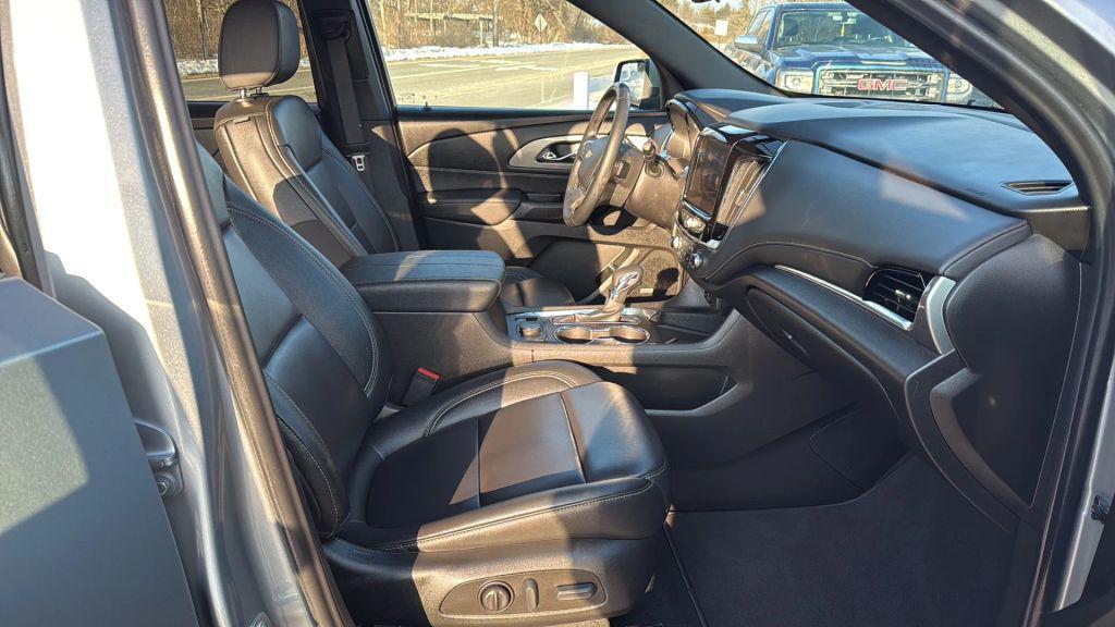 used 2023 Chevrolet Traverse car, priced at $26,990