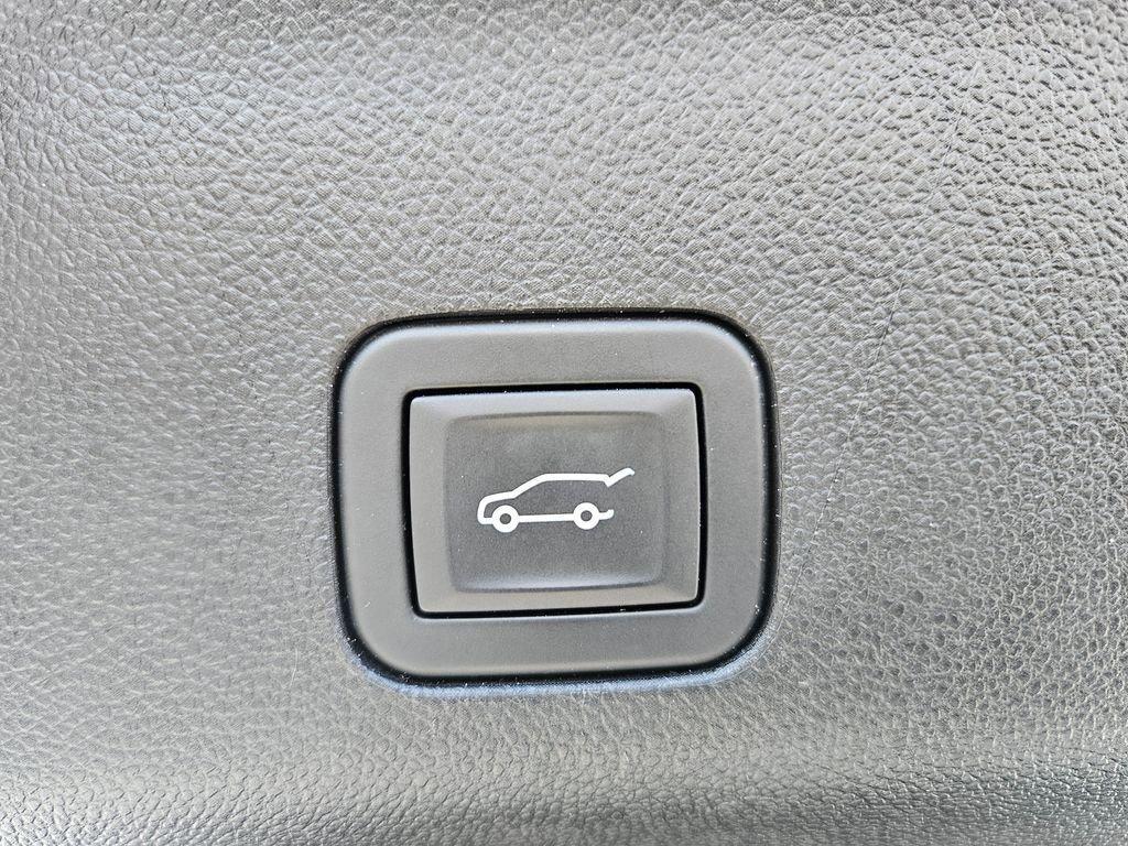 used 2025 GMC Yukon XL car, priced at $70,908