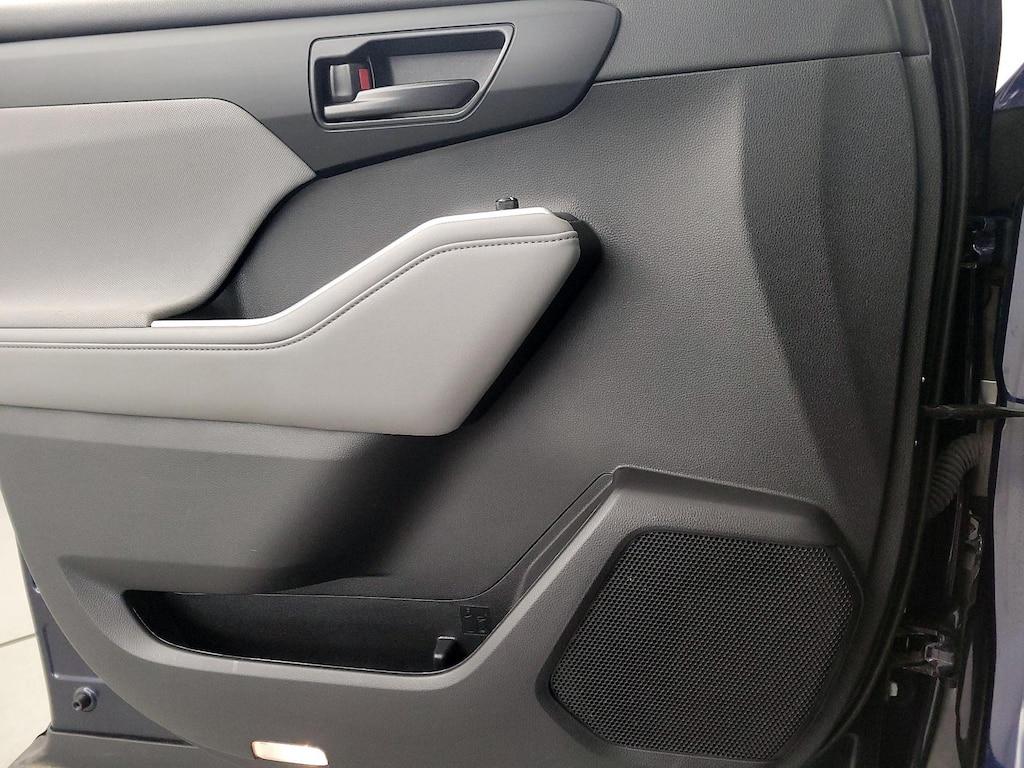 used 2023 Toyota Highlander car, priced at $30,998