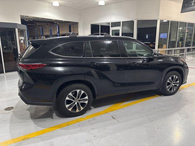 used 2021 Toyota Highlander car, priced at $22,500