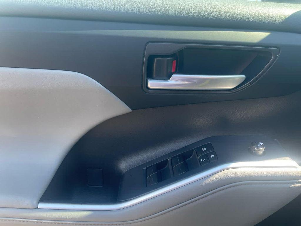 used 2024 Toyota Highlander car, priced at $36,998