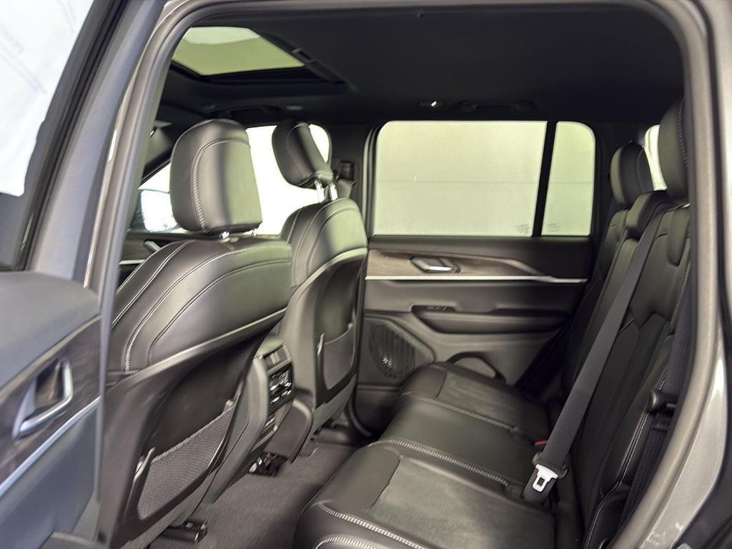 new 2026 Jeep Grand Cherokee car, priced at $48,040