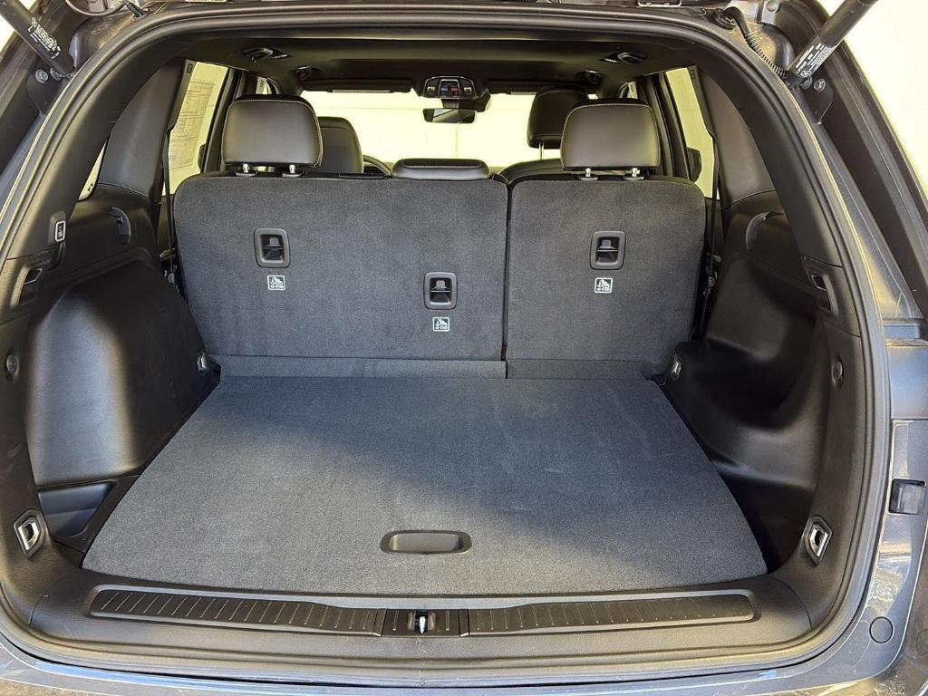 new 2026 Jeep Grand Cherokee car, priced at $42,114