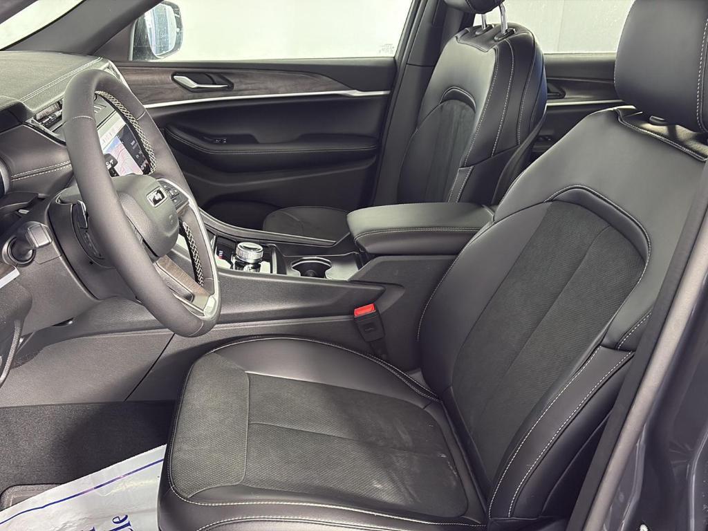 new 2026 Jeep Grand Cherokee car, priced at $48,040