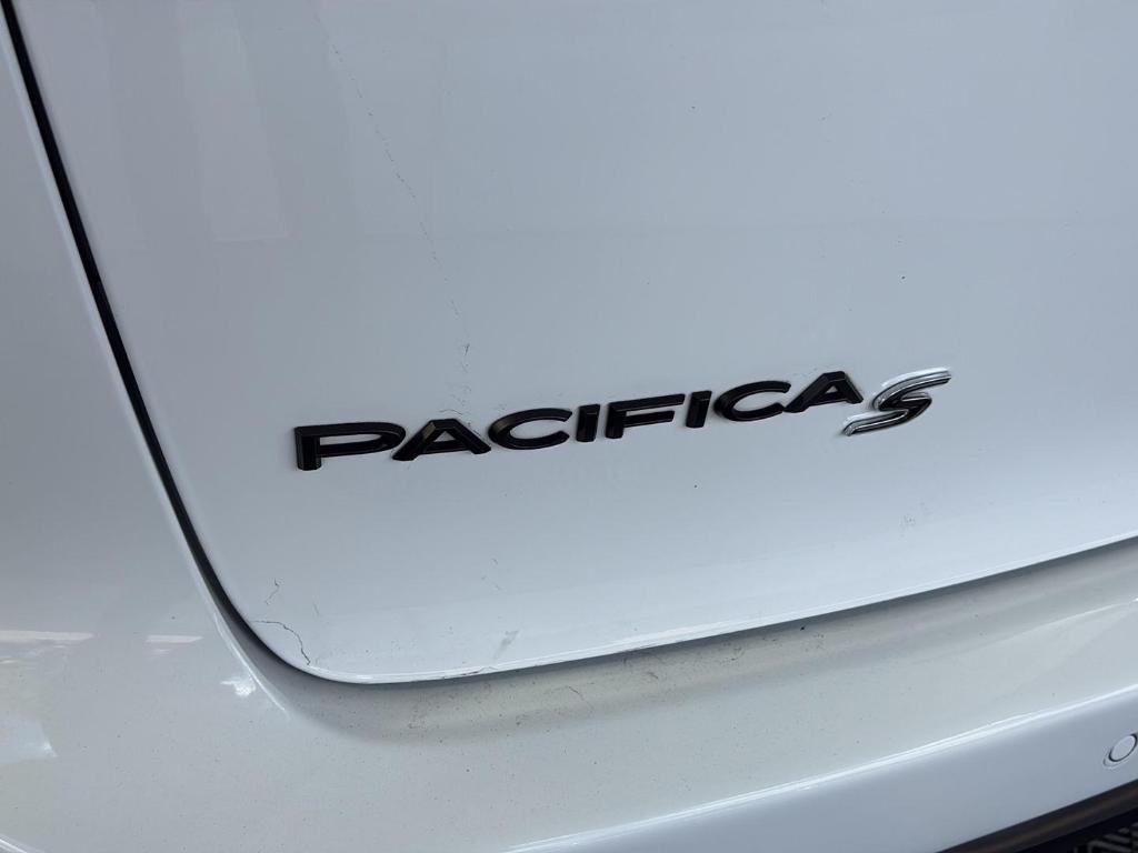 used 2022 Chrysler Pacifica Hybrid car, priced at $26,995